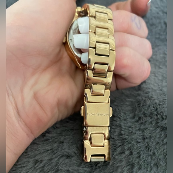 Micheal kors watch new - Picture 2 of 3